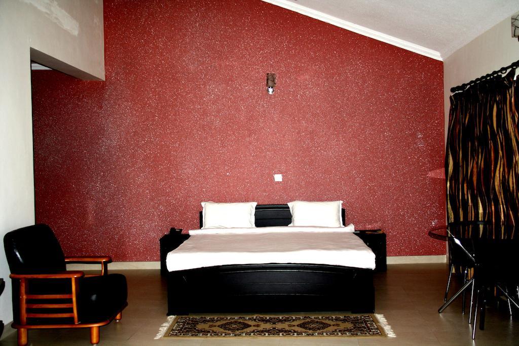 United 21 Nature Paradise Hotel Naukuchiatal Room photo